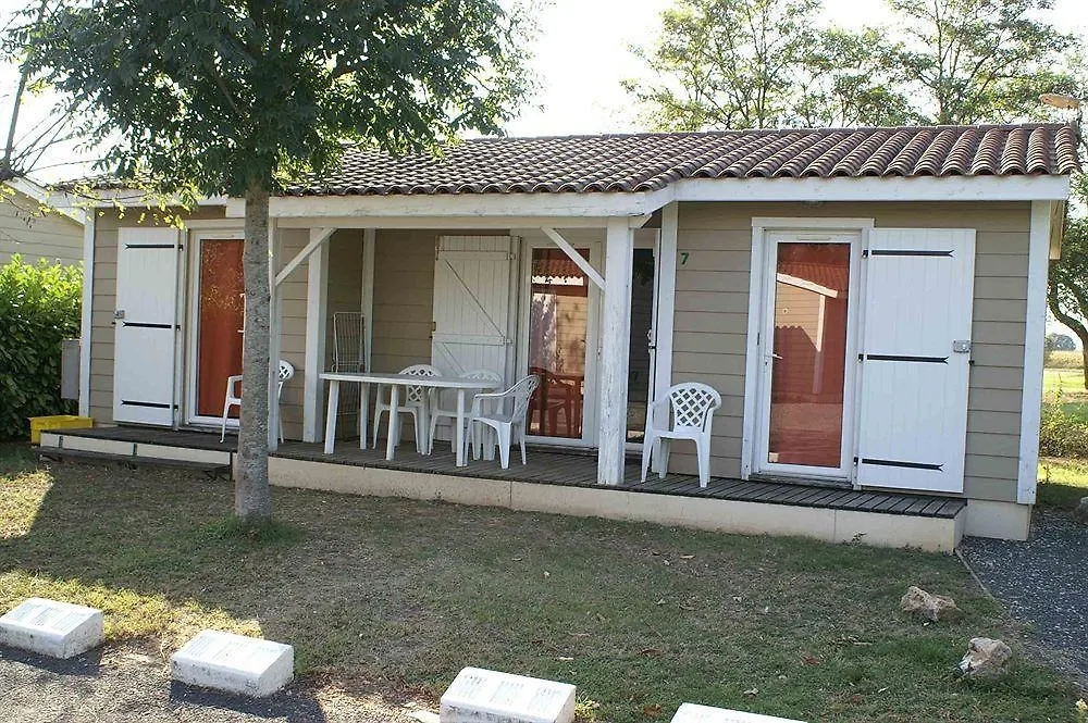*** Aparthotel Vacanceole - Domaine Du Green Rivieres  France