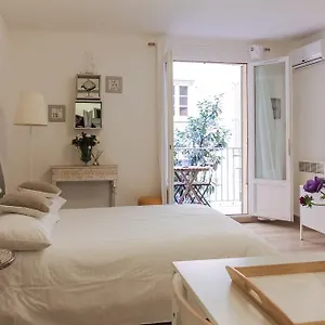 https://studio-chateau-nice.fr-provencehotel.com
